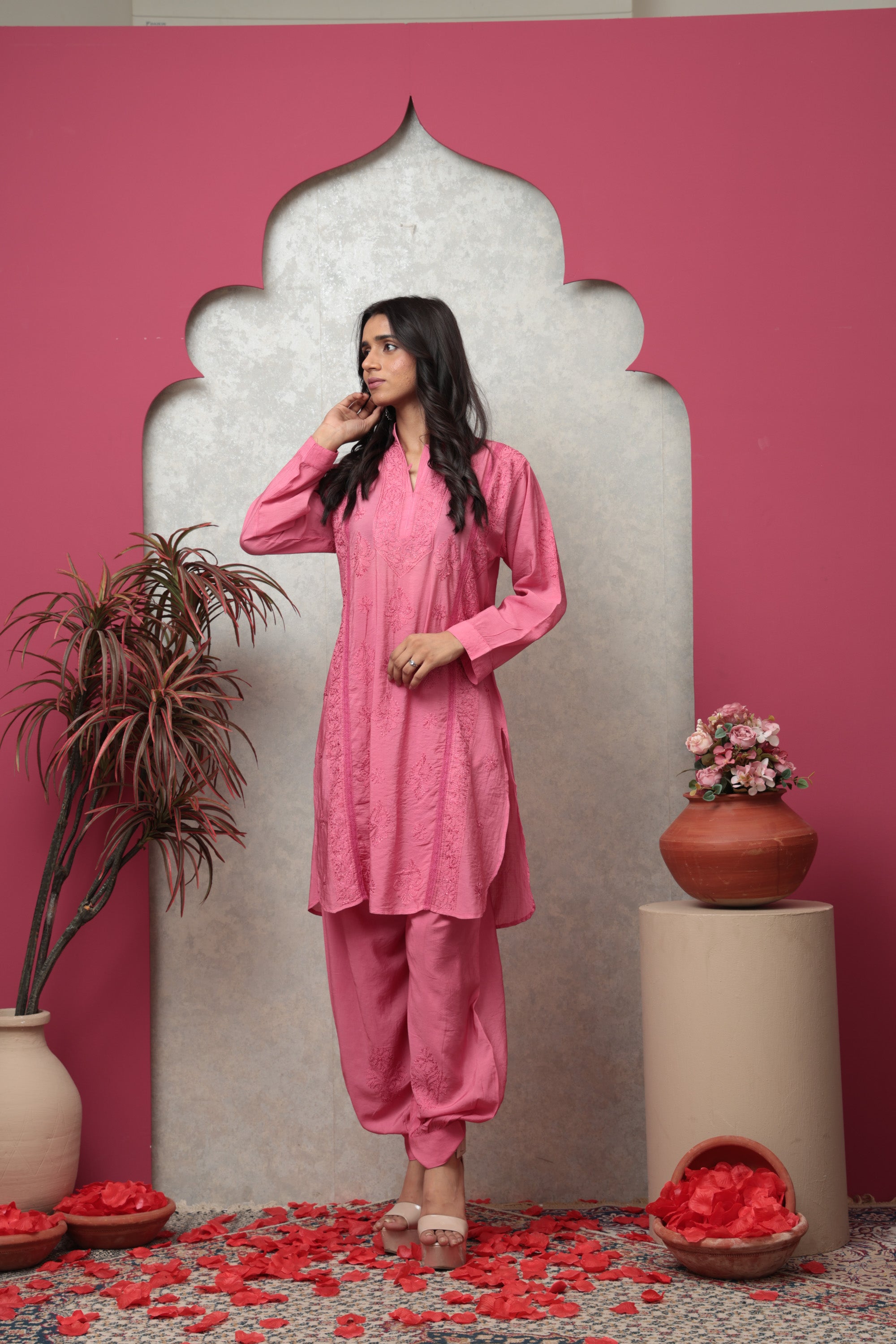 Gulabi Grace Kurta Set