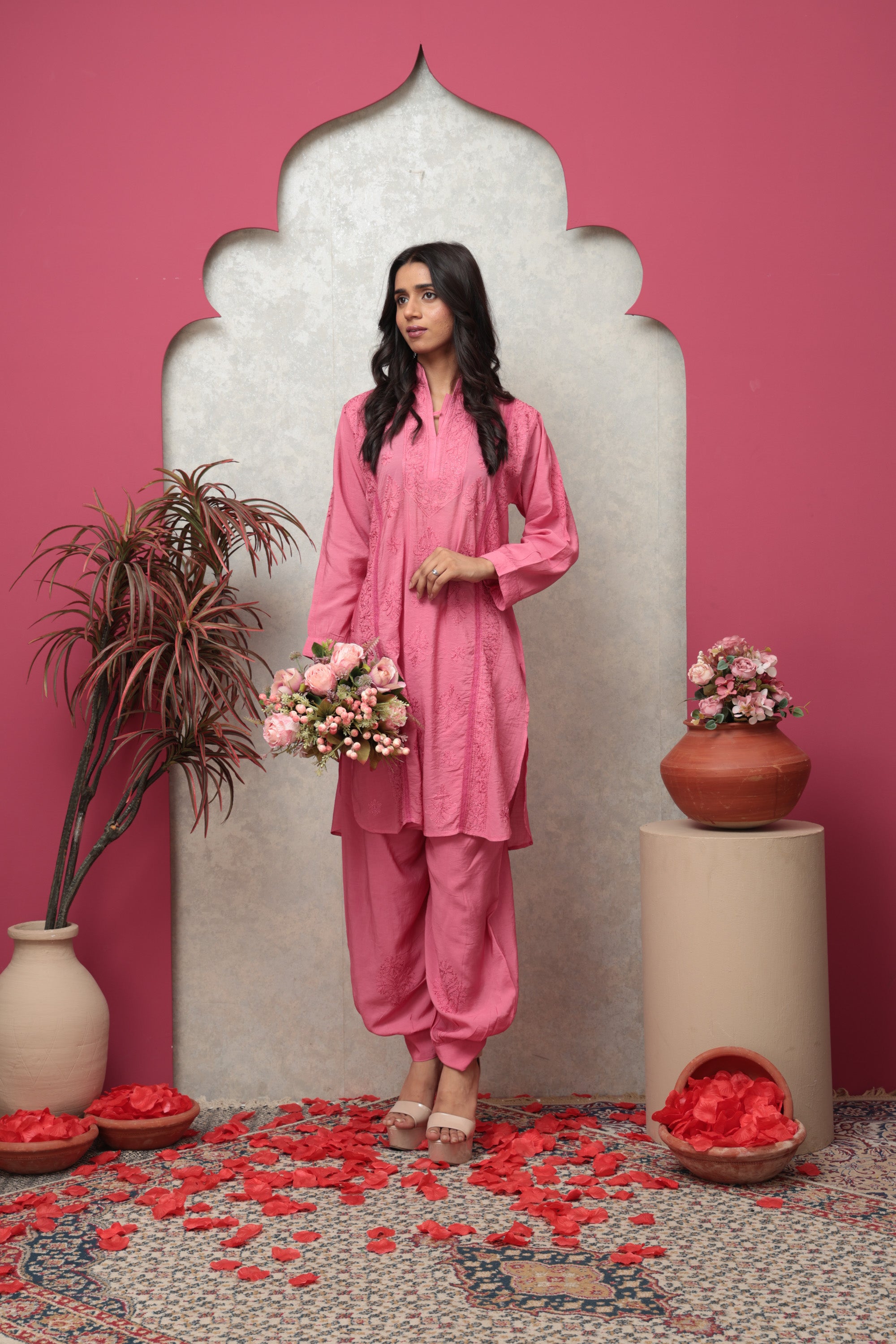 Gulabi Grace Kurta Set