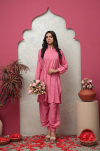 Gulabi Grace Kurta Set